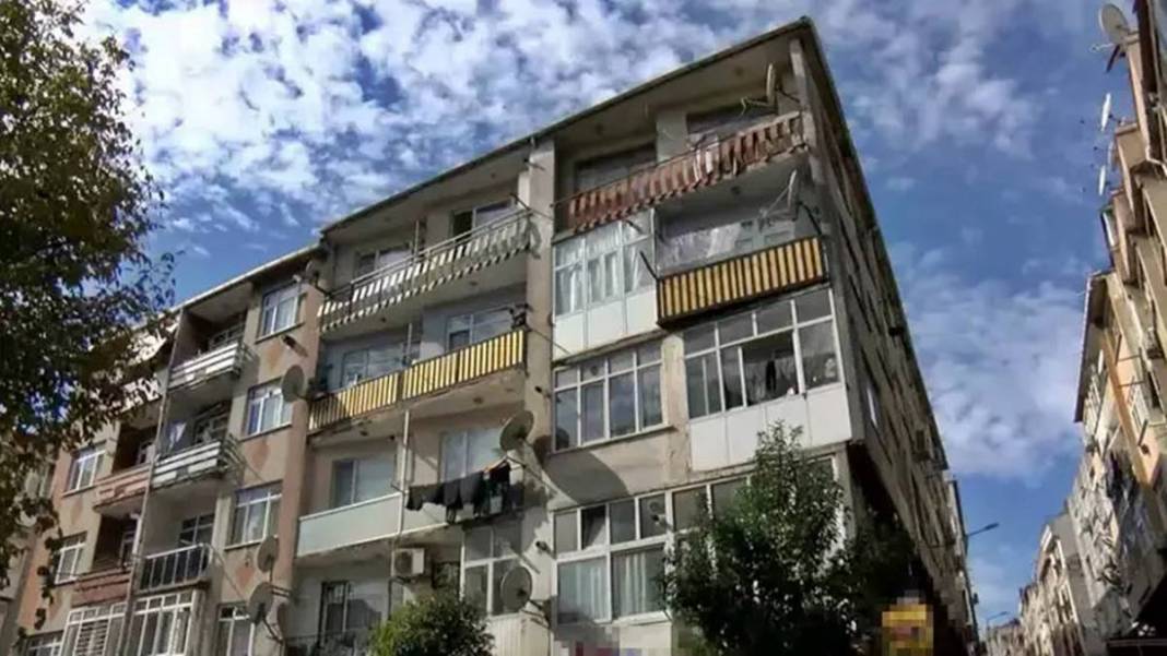 Dökülen binanın önünden geçmeye dahi korkarken istenen kira bedeli 'Pes' dedirtti! Resmen 60 yıllık 'tabutta' yaşıyorlar 15